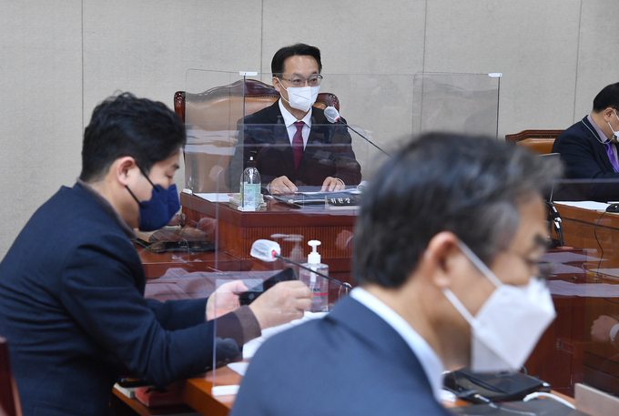 10일 오전 국회에서 열린 정치개혁특별위원회 소위원회에서 조해진 소위원장이 발언하고 있다. (사진=연합뉴스 제공)