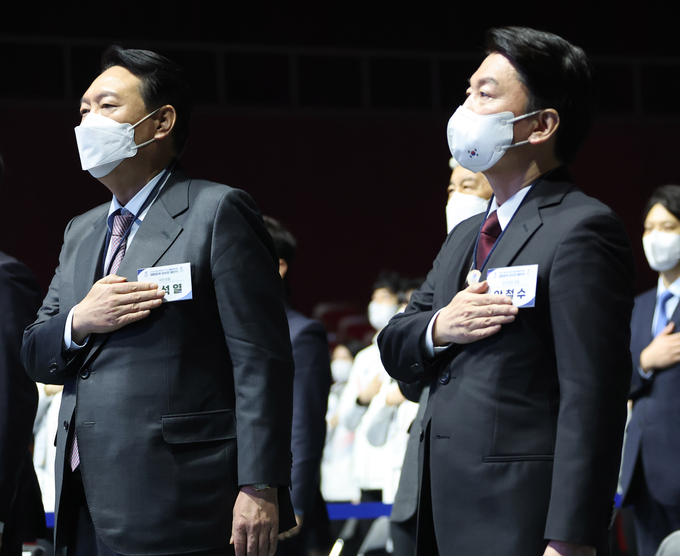 국민의힘 윤석열 대선 후보(왼쪽), 국민의당 안철수 대선 후보 (사진=연합뉴스/자료사진)