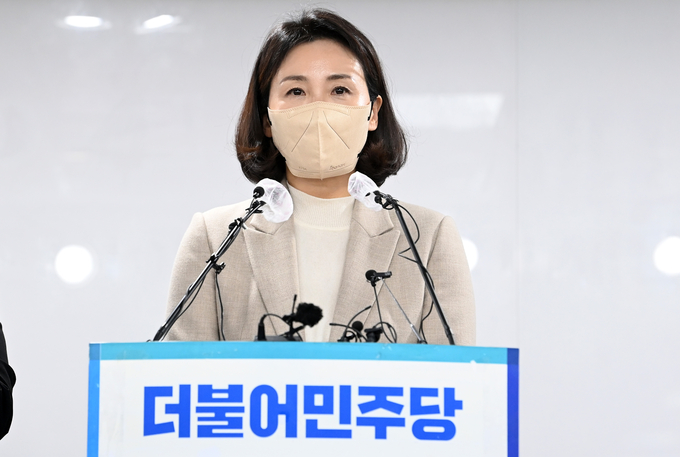 지난 9일 더불어민주당 이재명 대선 후보의 부인 김혜경 씨가 서울 여의도 당사에서 '과잉 의전' 등 논란에 대해 기자회견을 하고 있다. (사진=연합뉴스 제공)