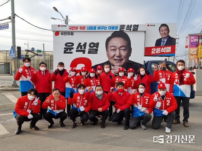 출정식 참석자들이 기념촬영하고 있다. (사진=국민의힘 포천·가평 당협 제공)