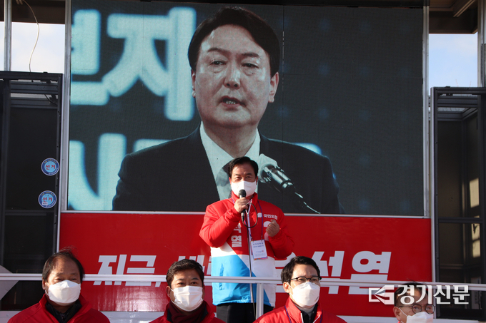 최춘식 국회의원이 윤석렬후보의 지지를 호소하고 있다. (사진=국민의힘 포천·가평 당협 제공)