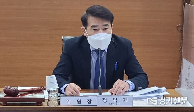 위원장인 정덕채 부시장이 위원회 위원들에게 인사말을 하고 있다. (사진=문석완 기자)