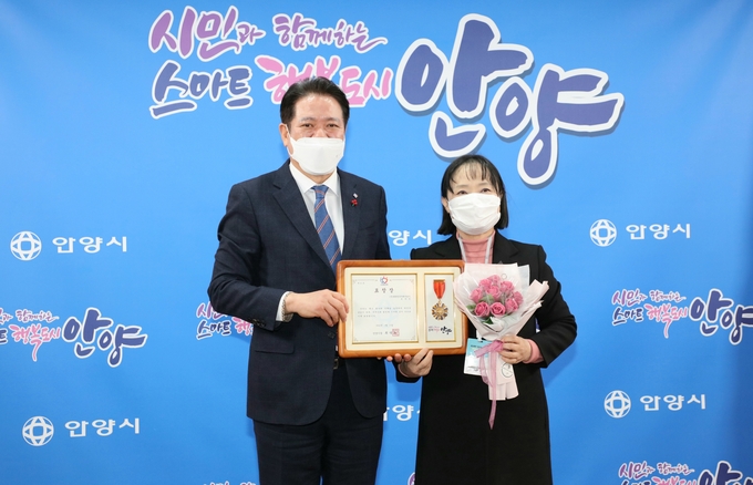 안양시가 (사)대한민국가족지킴이로부터 삼베 8000kg 전달받았다.(사진=안양시 제공)