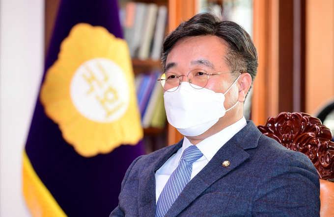 더불어민주당 윤호중 원내대표가 21일 여의도 국회의장실에서 열린 추경안 처리 여야 원내대표 회동에서 발언하고 있다. (사진=국회사진기자단/연합뉴스)