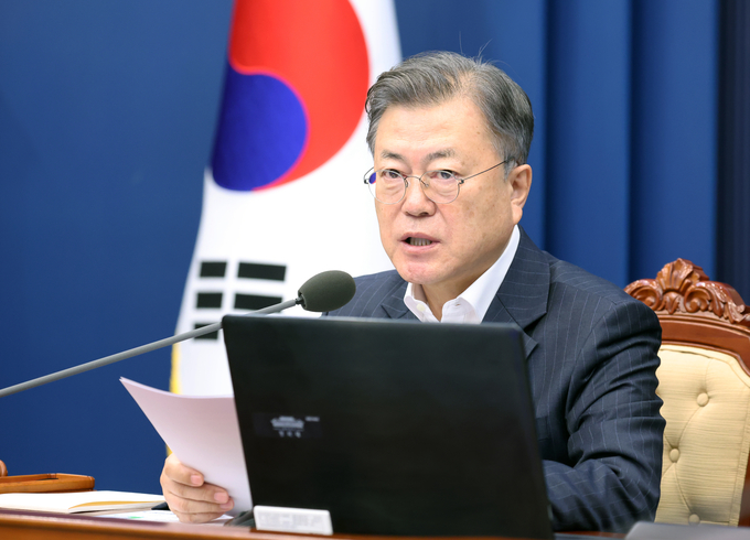 문재인 대통령이 22일 청와대 여민관에서 열린 영상국무회의에서 발언하고 있다. (사진=연합뉴스 제공)