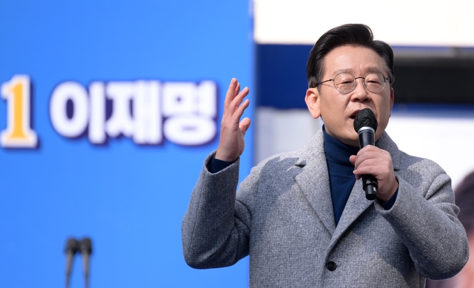 더불어민주당 이재명 대선후보가 22일 오후 인천 남동구 로데오거리광장에서 열린 '살고 싶은 곳, 힘이 나는 도시! 인천의 더 큰 미래 이재명이 열겠습니다!' 인천 집중유세에서 지지를 호소하고 있다. (사진=국회사진기자단/연합뉴스 제공)