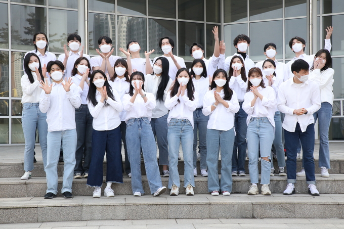 신입생 환영공연을 펼치는 인천대 공연예술학과 학생들. ( 사진 = 인천대 제공 )