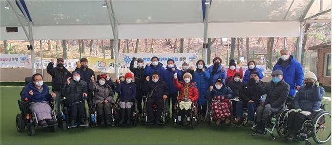 안양시 이채명 시의원이 전동기 사용 시민들과 간담회 가졌다.(사진=안양시의회 제공)