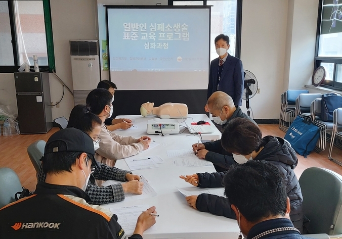오산소방서의 민간전문강사 재난안전교육 장면(사진=오산소방서 제공)