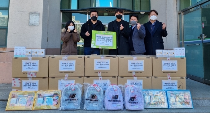 취약계층 및 조손가정 아동에게 전달될 학용품 전달식이 진행되고 있다. (사진=성남시자원봉사센터 제공)
