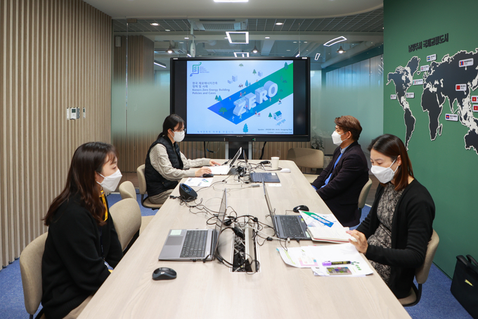 남양주시는 자매도시인 스웨덴 헤뤼다시와 ‘한국의 제로에너지건축’을 주제로 디지털 세미나를 진행했다.(사진=남양주시 제공)