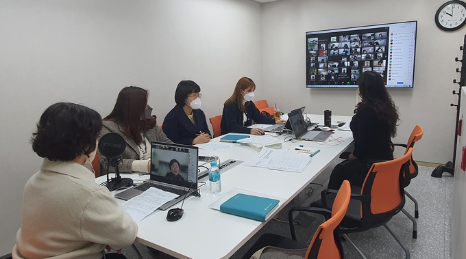 미추홀구 어린이집 원장 대상 2022년 보육사업 설명회가 진행되고 있다. ( 사진 = 미추홀구 제공 )