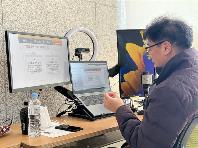 화성오산교육지원청은 학교급식종사자 대상으로 온라인 비대면 직무연수 실시했다.(사진=화성오산교육지원청 제공)