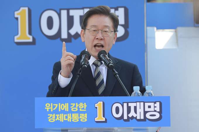  더불어민주당 이재명 대선후보가 3일 오전 서울시 종로구 보신각터에서 열린 '우리 모두를 위해, 성평등 사회로' 여성 유세에서 지지를 호소하고 있다. (사진=국회사진기자단/연합뉴스 제공)