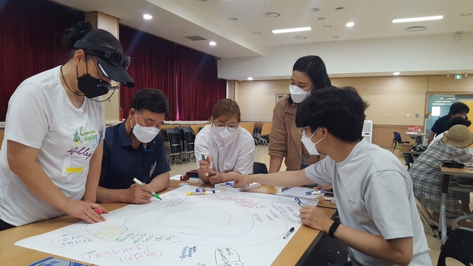 행복한 마을만들기를 위한 구성원 간 논의가 활발히 진행되고 있다. ( 사진 = 남동구 제공 )