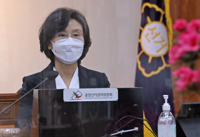  노정희 중앙선거관리위원회 위원장이 7일 오전 경기도 과천시 중앙선관위에서 열린 제20대 대통령선거 사전투표 부실 관리 논란과 관련한 긴급위원회 전원회의에 참석하고 있다. (사진=공동취재/연합뉴스 제공)