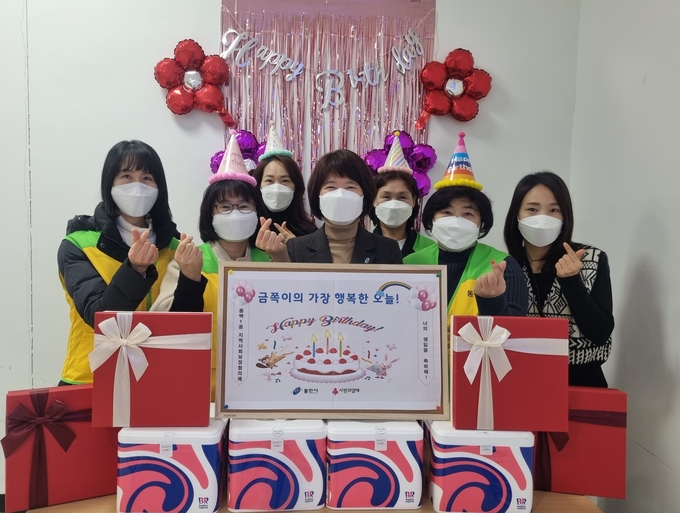 용인시 동백1동 지역사회보장협의체가 관내 저소득 한부모가족 자녀의 생일을 함께 축하해 주기 위해 ‘금쪽이의 가장 행복한 오늘!’ 사업을 시작했다. (사진=용인시 제공)