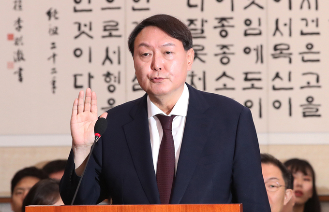 윤석열 제20대 대통령 당선인이 지난 2019년 7월 2013년 10월 21일 검찰총장 인사청문회에서 선서하는 모습. (사진=연합뉴스 제공/자료사진)