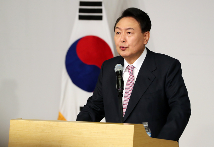  윤석열 대통령 당선인이 10일 서울 여의도 국회에서 당선 인사 기자회견을 하고 있다. (사진=연합뉴스 제공)