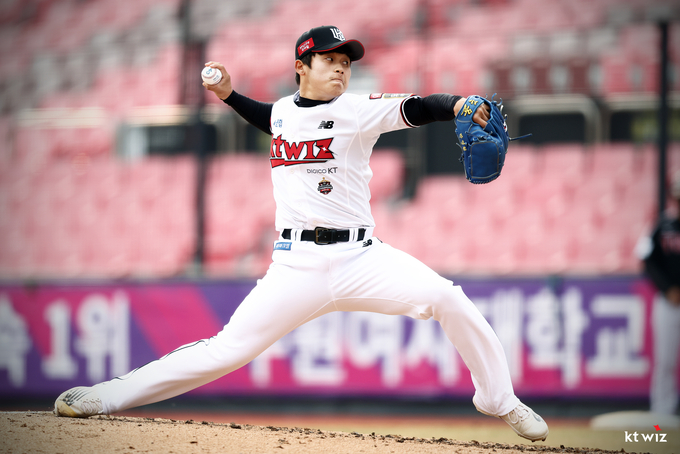 kt위즈 신인 우완투수 박영현이 시범경기를 통해 첫 실전 마운드에 오르며 당찬 포부를 밝혔다. (사진=kt위즈 제공)