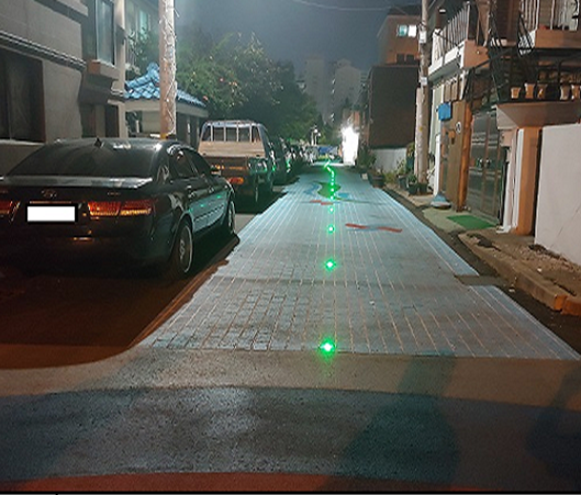 쏠라표지병이 설치된 도로. ( 사진 = 인천시 제공 )