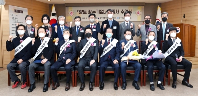 (윗줄 왼쪽 다섯번째, 권영명 경기광주세무서장. 사진=중부지방국세청 제공)