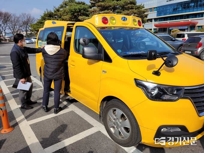 어린이통학버스 안전점검 실시 모습 (사진=동두천시 제공)