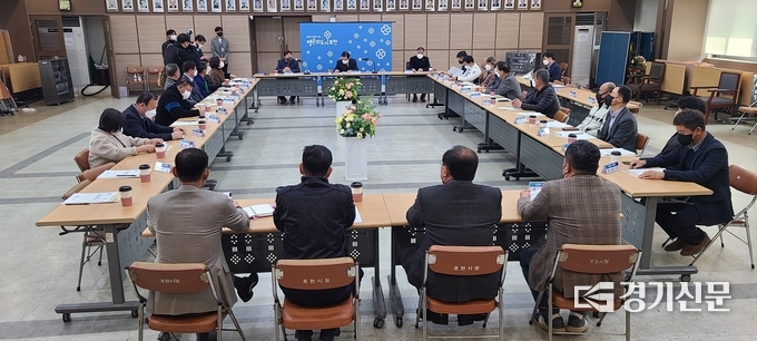 포천시 이·통장연합회(회장 채수정) 3월 중 정례회의가 시청 3층 대회의실에서 열리고 있다. (사진=문석완 기자)