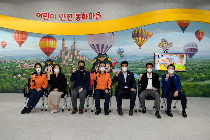 오산시의회가 지난 16일 경기도 국민안전체험관을 방문한 후 기념촬영을 하고 있다.(사진=오산시의회 제공)