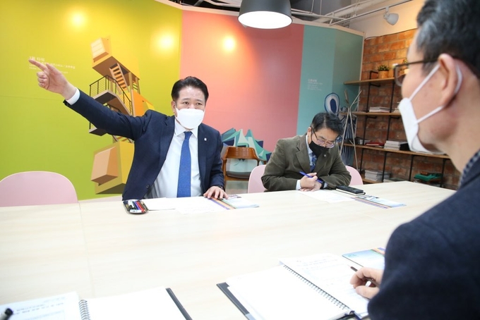 최대호 안양시장 5개 지자체장에게 함백산추모공원 화장로 증설 제안했다.(사진=안양시 제공)