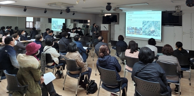 군포시 지난 16일 산본2동 행정복지센터에서 슬기어린이공원 지하주차장 건립 타당성조사 용역 관련 주민설명회를 개최했다.(사진=군포시 제공)