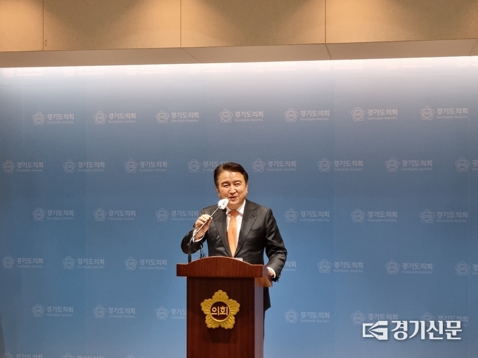 국민의힘 김영환 전 국회의원이 22일 경기도의회 브리핑룸에서 경기도지사 출마를 선언했다. (사진=허수빈 기자)