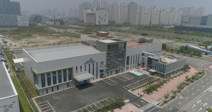송도에 자리한 생고뱅 제조시설 전경. ( 사진 = 인천시 제공 )