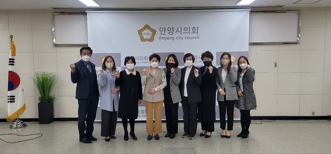 안양시의회 보사환경위원회가 안양 어린이집 연합회와 간담회를 가졌다.(사진=안양시의회 제공)