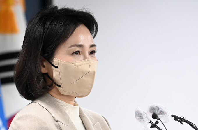 더불어민주당 이재명 전 대선 후보의 부인 김혜경 씨가 지난달 9일 서울 여의도 당사에서 '과잉 의전' 등 논란에 대해 사과 기자회견을 하고 있다. (사진=연합뉴스 제공)