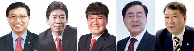왼쪽부터 손철운 전 시의원, 유제홍 전 시의원, 이익성 구의원, 조건도 전 지엠대우 부사장, 최용복 구의원. ( 사진 = 중앙선관위 제공 )