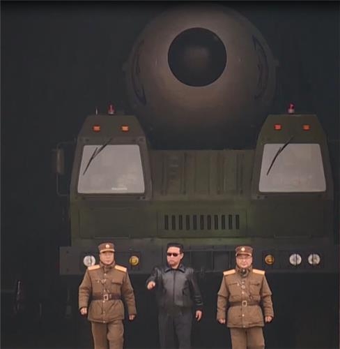 ICBM 발사 현장 걸어가는 김정은 (사진=조선중앙TV/연합뉴스)