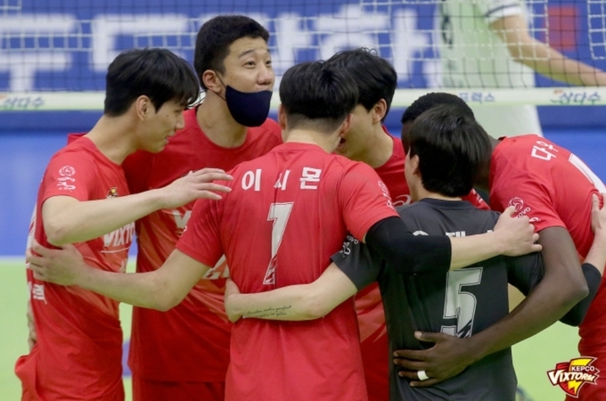 프로배구 수원 한국전력 빅스톰이 시즌 마지막 경기에서 포스트시즌 막차행 티켓을 노리고 있다. (사진=수원 한국전력 빅스톰 제공)