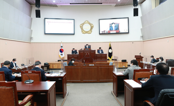 구리시의회가 지난 28일 제1차 본회의를 열고 24건의 안건을 심의하고 원안가결했다.(사진=구리시의회 제공)
