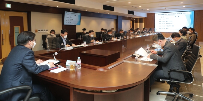 지난 28일 맞춤형 신도시 개발전략 수립용역 착수보고회’가 한대희 시장 주재로 열리고 있다.(사진=군포시 제공)