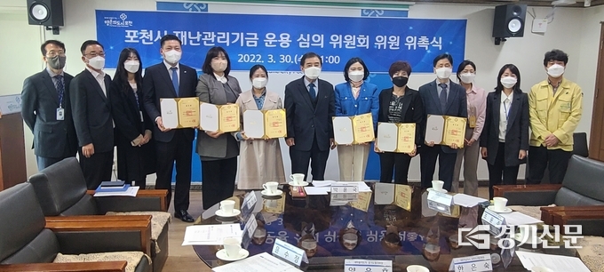 위촉장을 받은 심의위 위원들이 기념촬영하고 있다. (사진=문석완 기자)