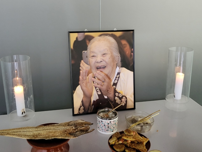 일본군 위안부 피해자 용담(龍膽) 안점순 할머니 4주기 추모식이 30일 수원시 연화장 추모의집 앞에서 열렸다. ( 사진=김한별 기자)