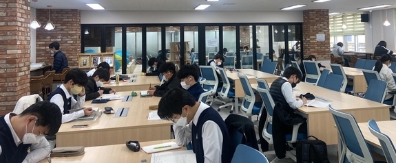과천고등학교의 에듀테크 자기주도학습 공간(四宜齋).(사진=과천시 제공)
