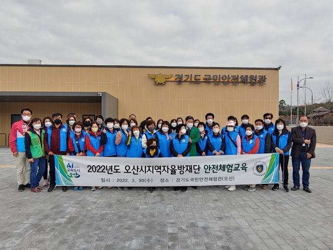 이재철 오산시장 예비후보가 경기도국민안전체험관에서 오산시 지역자율방재단의 안전체험교육에 함께 했다(사진=이재철 선거사무실 제공)