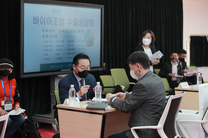 남양주시는 미국, 호주, 캐나다, 베트남 등의 바이어를 대상으로 쇼케이스 수출 상담회를 개최했다.(사진=남양주시 제공)