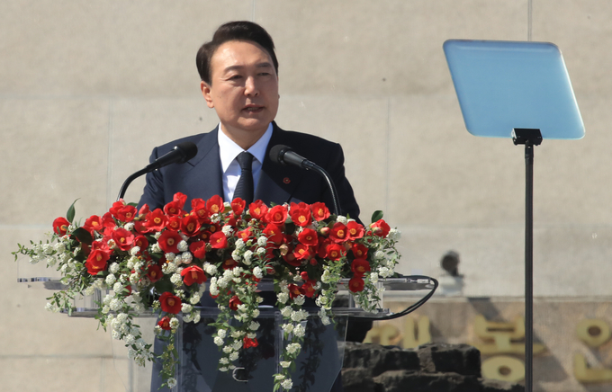 3일 오전 제주시 봉개동 4·3평화공원에서 열린 제74주년 제주 4·3 희생자 추념식에서 윤석열 대통령 당선인이 추념사를 하고 있다. (사진=제주도사진기자회/연합뉴스 제공)