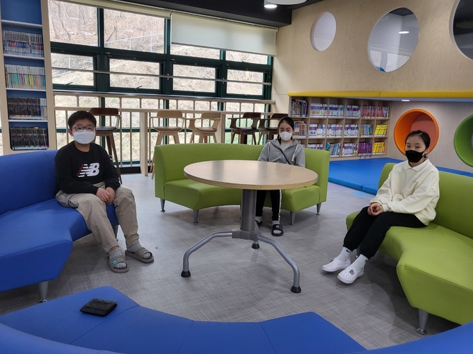 왼쪽부터 최지혁, 김규희, 이정윤 학생 (사진= 이명호 기자)