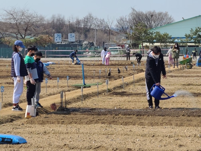 공공텃밭 4개소 분양 920구획 모집에 4965명 접수해 치열한 경쟁률을 나타냈다.(사진=하남시 제공)