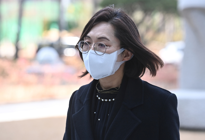 뇌물수수와 직권남용권리행사방해 혐의로 기소된 은수미 성남시장이 지난 3월 11일 오후 경기도 수원시 영통구 수원지방법원에서 열린 2차 공판에 출석하고 있다. (사진=연합뉴스)