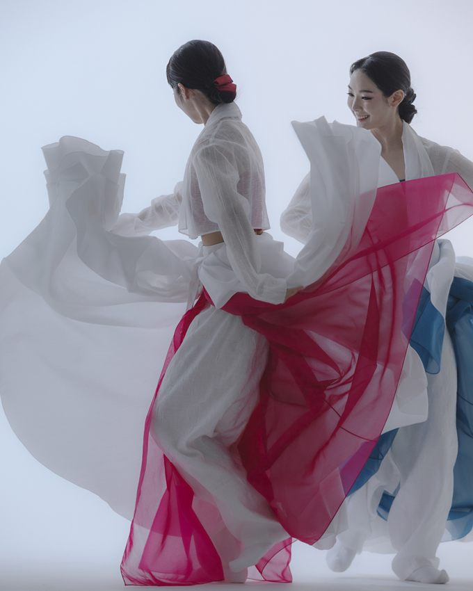경기도무용단 레퍼토리 시즌 신작 ‘순수-더 클래식’ 콘셉트 사진. (사진=경기아트센터 제공)